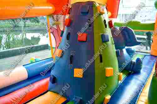 Надувной батут "Зверята с крышей 3" со скалодромом, 10*6*5 м