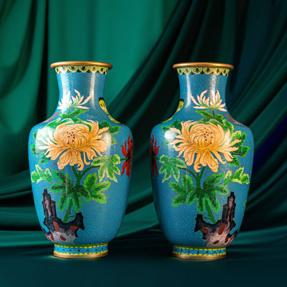 Парные вазы с хризантемами