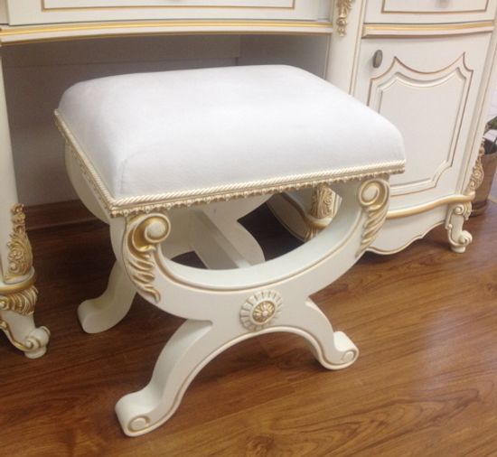 Стол туалетный  МОНА ЛИЗА  с пуфом и зеркалом