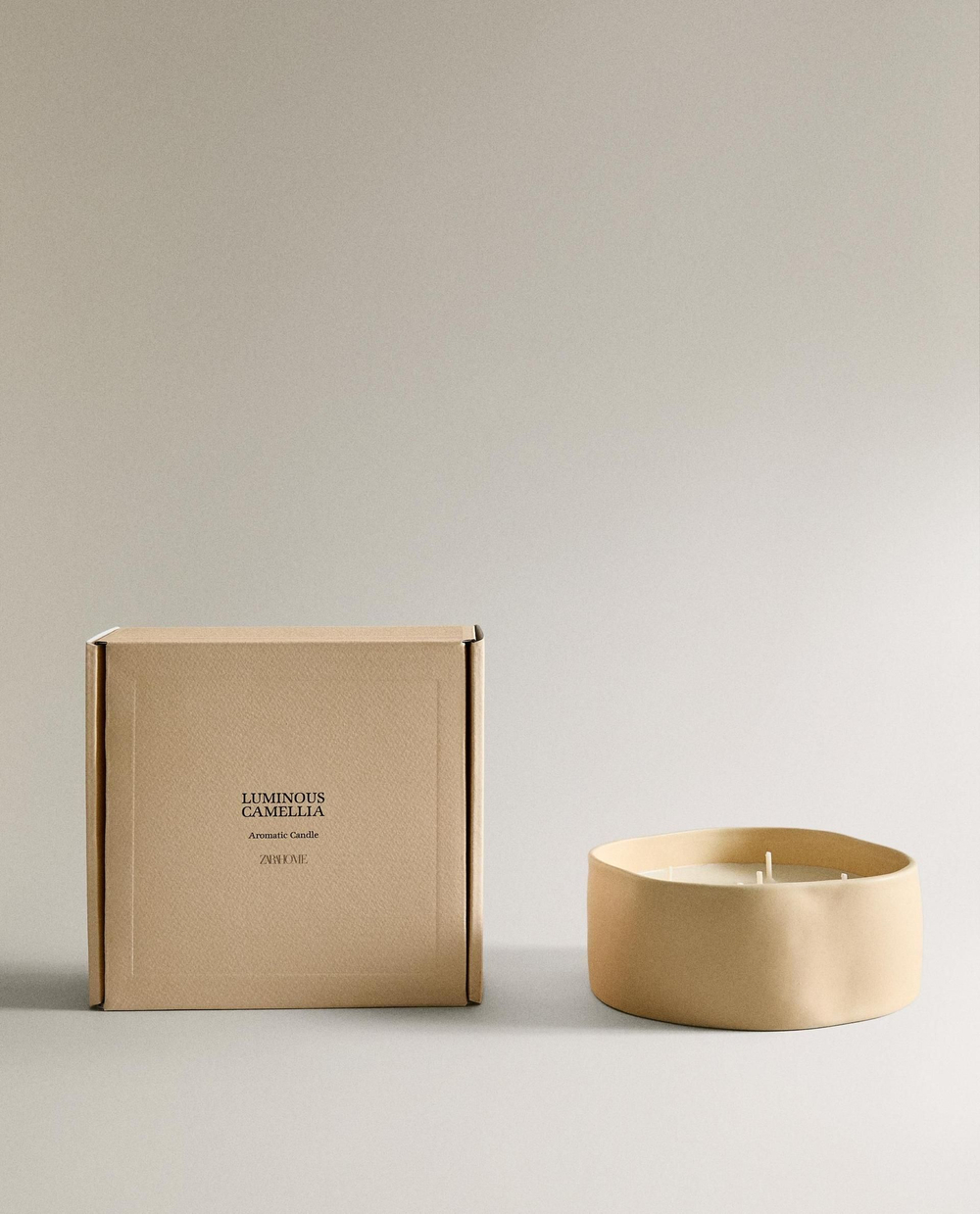 Zara Home - Ароматическая свеча светящаяся камелия, 540 г