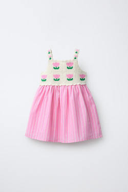 ZARA КОМБИНИРОВАННОЕ ПЛАТЬЕ КРЮЧКОМ С ЦВЕТОЧНЫМ УЗОРОМ, РОЗОВЫЙ