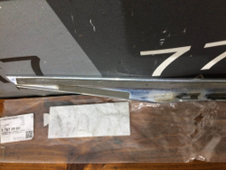 Накладка крышки багажника Mercedes E (W213) 20-нв Б/У Оригинал A2137573600