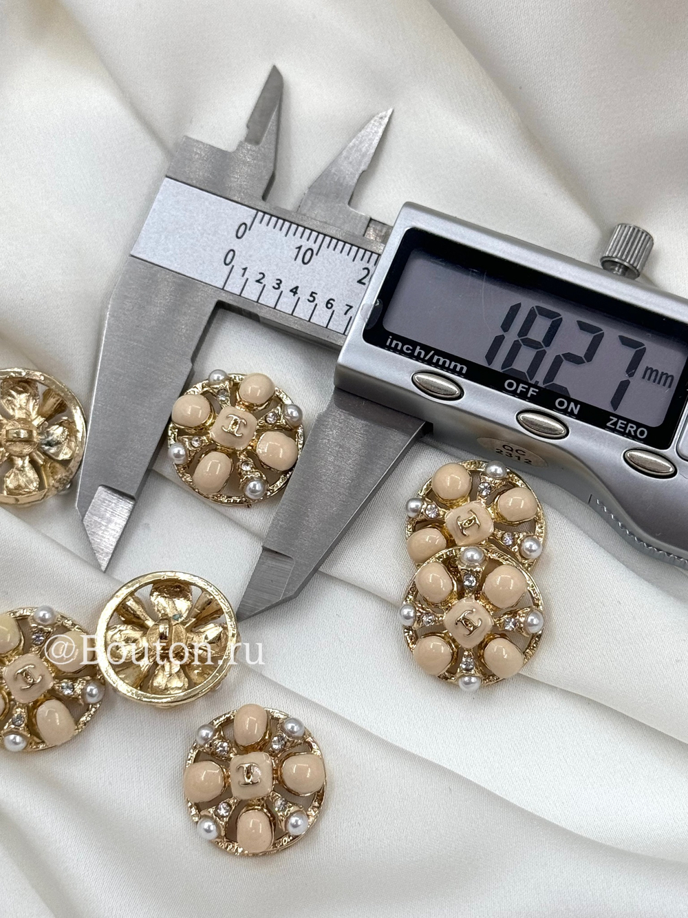Пуговицы Шан. Бежевые Эмаль жемчуг 18 мм скидка