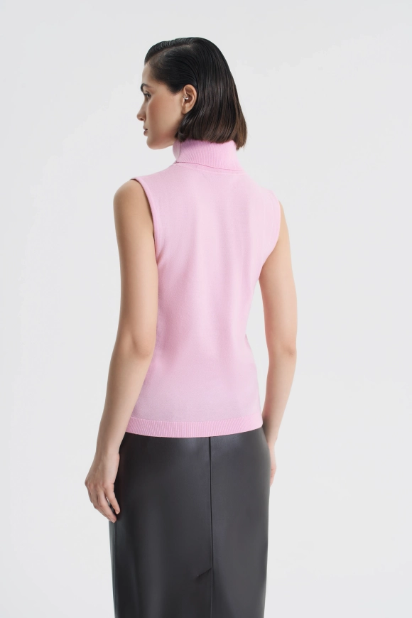 Шерстяной топ с высокой горловиной