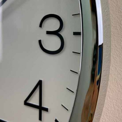 Настенные часы Seiko QXA020S