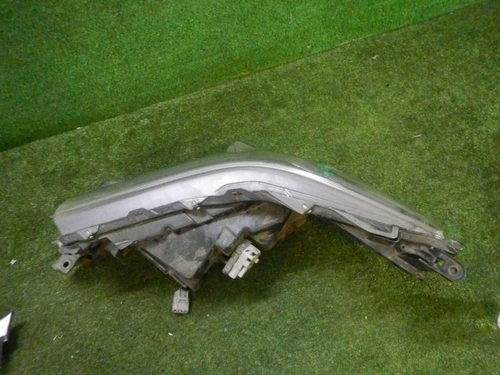 Битая Фара правая Toyota Hilux 8 (2020-н.в.) LED