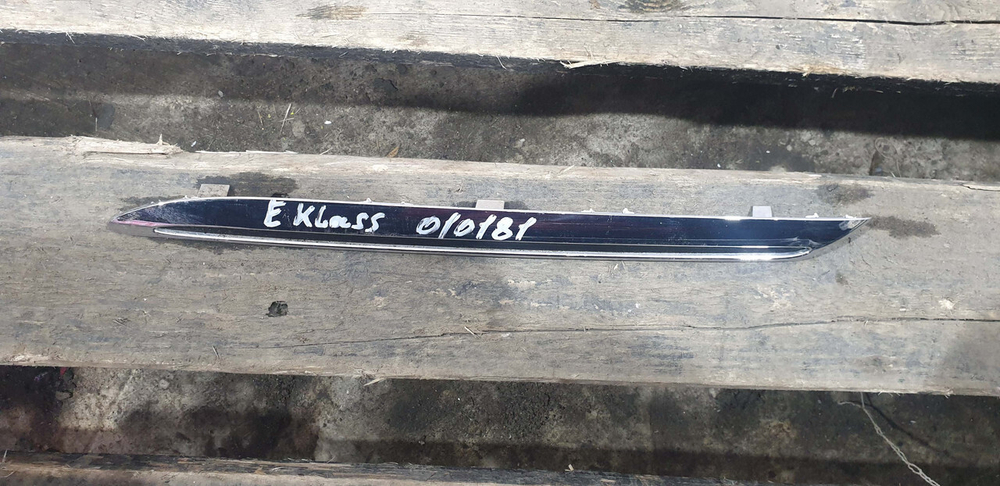 Молдинг решетки радиатора Mercedes E-Class (W213) 16-20 Б/У Оригинал A2138880373