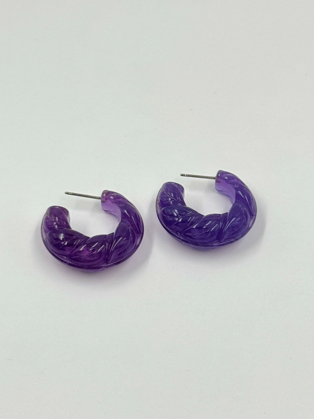 Серьги кольца из фиолетового пластика