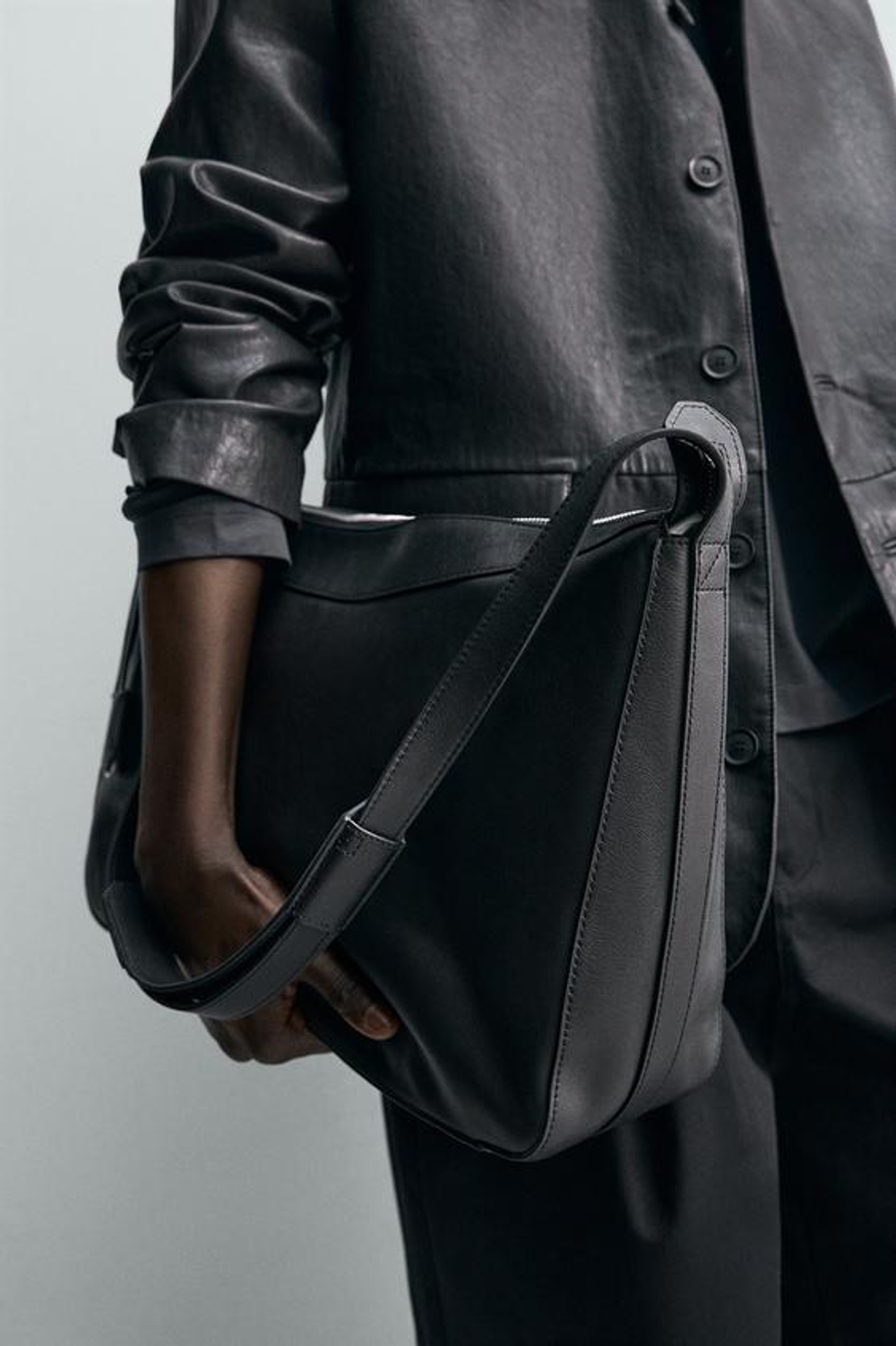 ZARA КОЖАНАЯ СУМКА, ЧЕРНЫЙ