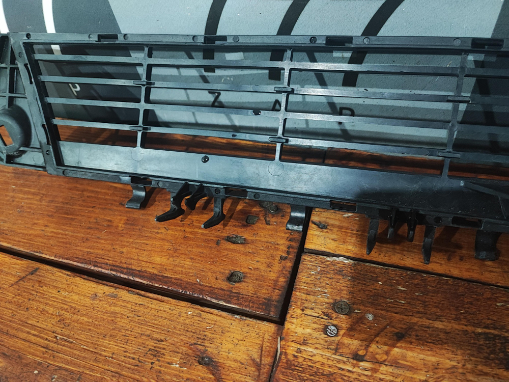 Решетка переднего бампера Opel Vectra C Новая Оригинал 9186124