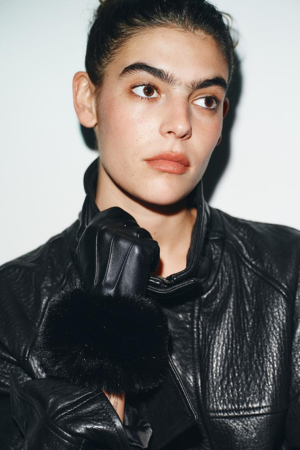 ZARA ПЕРЧАТКИ ИЗ ИСКУССТВЕННОЙ КОЖИ С МЕХОМ, ЧЕРНЫЙ