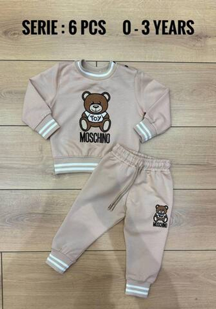 Костюм Moschino