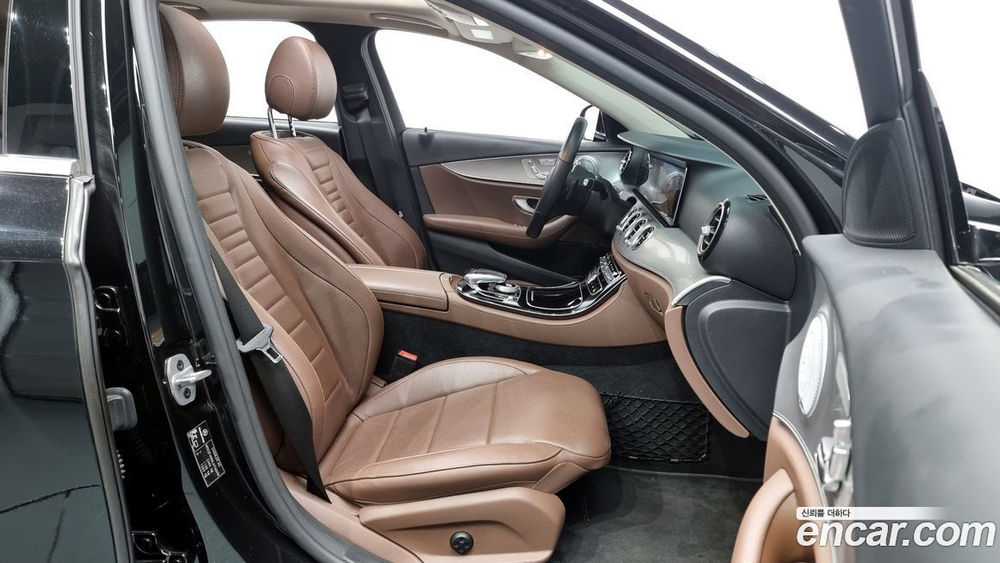 Mercedes-Benz E-Class W213 E300 4MATIC AMG Line (03.2020)