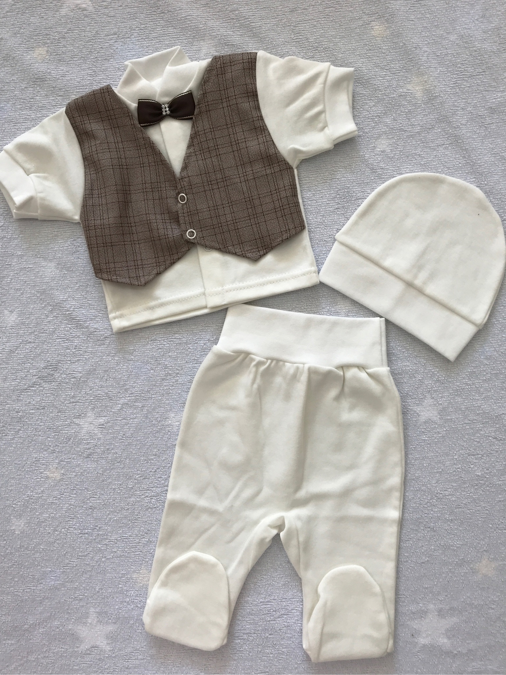 Трикотаж. трехпредм. для мальчика "Жилет" (кофта кор.р., ползунки, шапочка) Артикул: 0302И (Размер: 62)