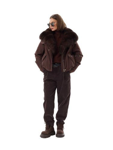 Короткая шоколадная парка с песцовым воротником