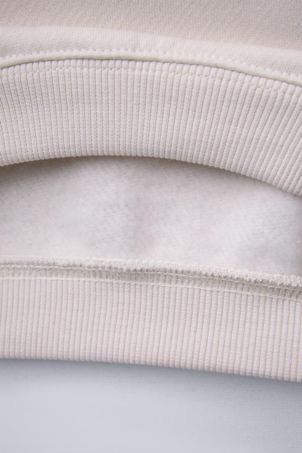 ZARA УТЕПЛЕННАЯ ТОЛСТОВКА С ПРИНТОМ, КАМЕННО-СЕРЫЙ