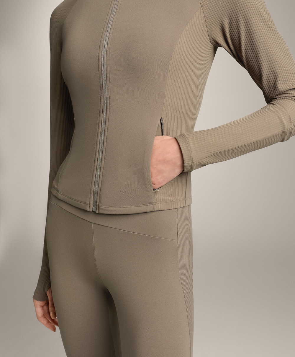 Oysho Высокотехнологичная куртка в рубчик, светлый хаки