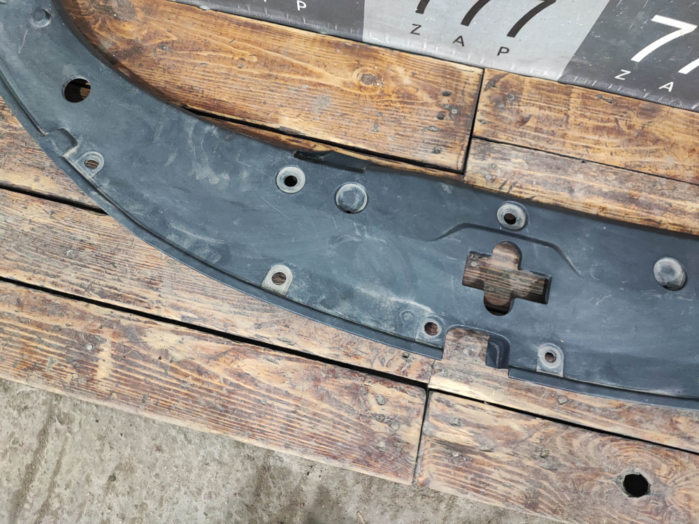 Кожух замка капота Changan UNI-V 22-нв Б/У Оригинал C281F2713010200AA