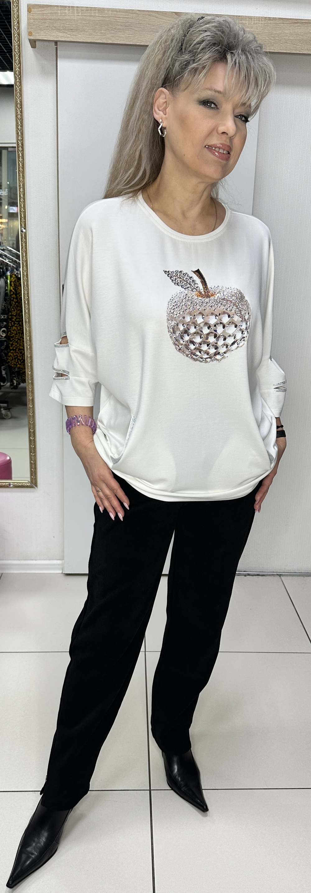 Блузон-джемпер со стразовым изображением "яблока"