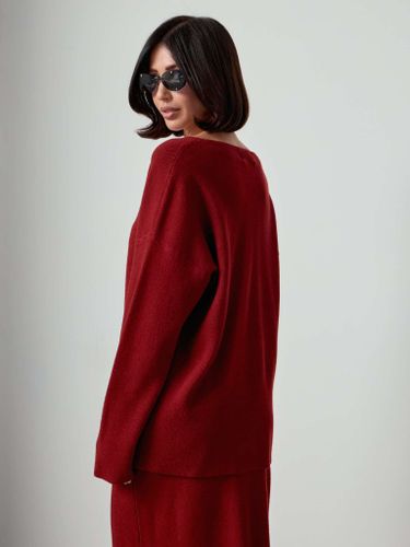 Трикотажный костюм с юбкой бордового цвета