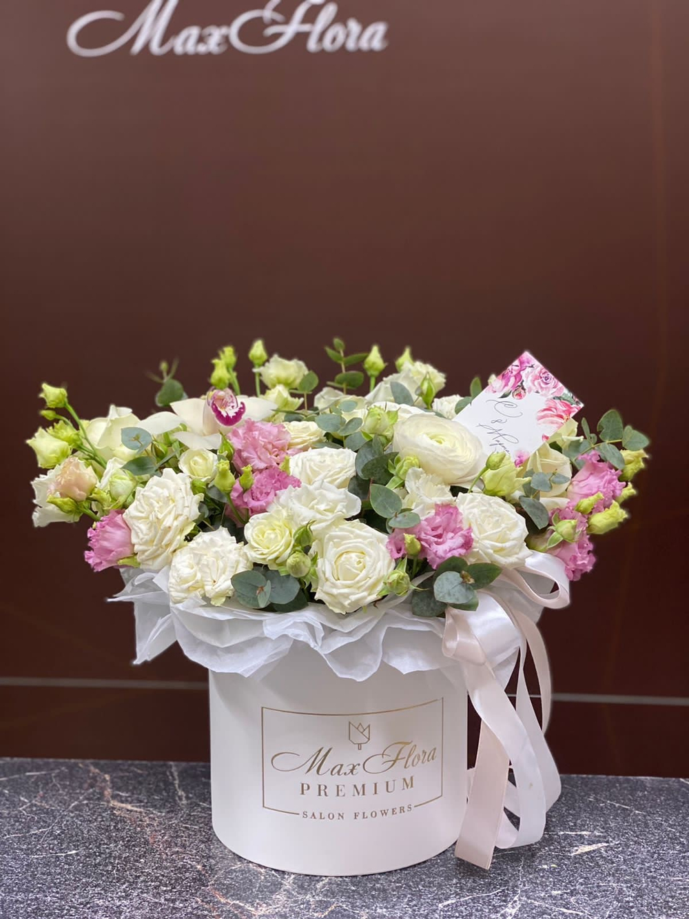 Букет в шляпной коробке М-54