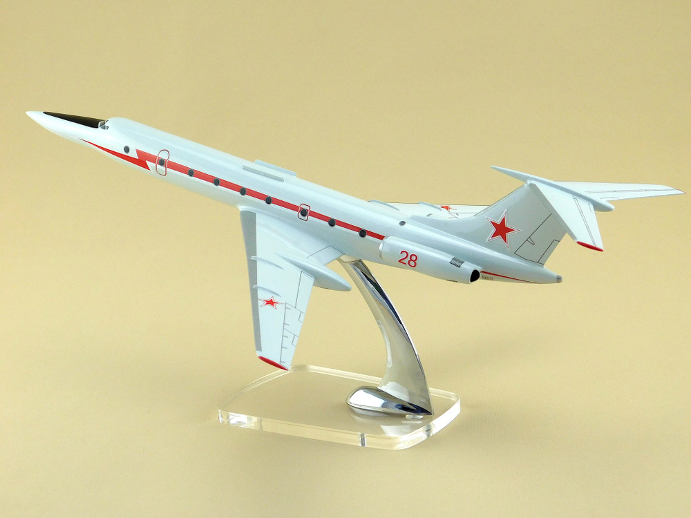 Модель самолета Ту-134 УБЛ (М1:100, ВВС, Красная полоса, звезда на киле)