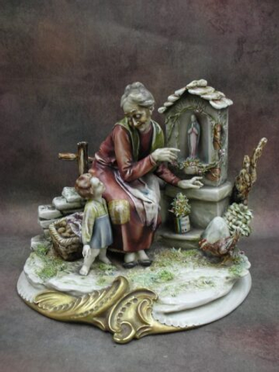 Статуэтка. Фарфор. Аве Мария. Capodimonte. Италия