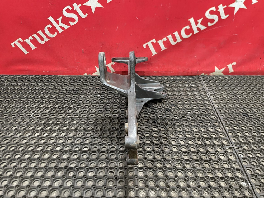 Кронштейн рессоры передней левый