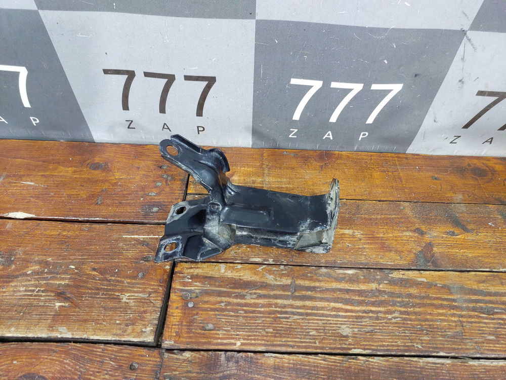 Кронштейн радиатора правый Volvo XC60 1 08-17 Б/У Оригинал 31261932