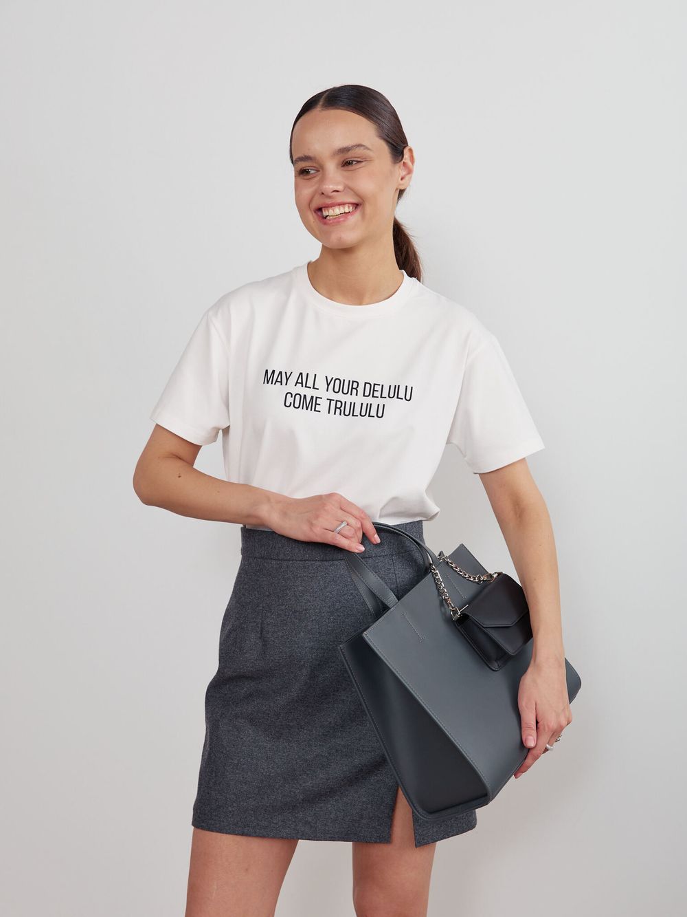 ФУТБОЛКА «DELULU»