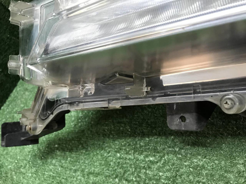 Битая Фара левая Toyota Land Cruiser 200 15-21 LED