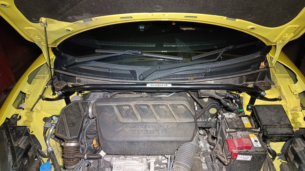 Распорка передних стоек Suzuki Swift 5 (ZC33S)