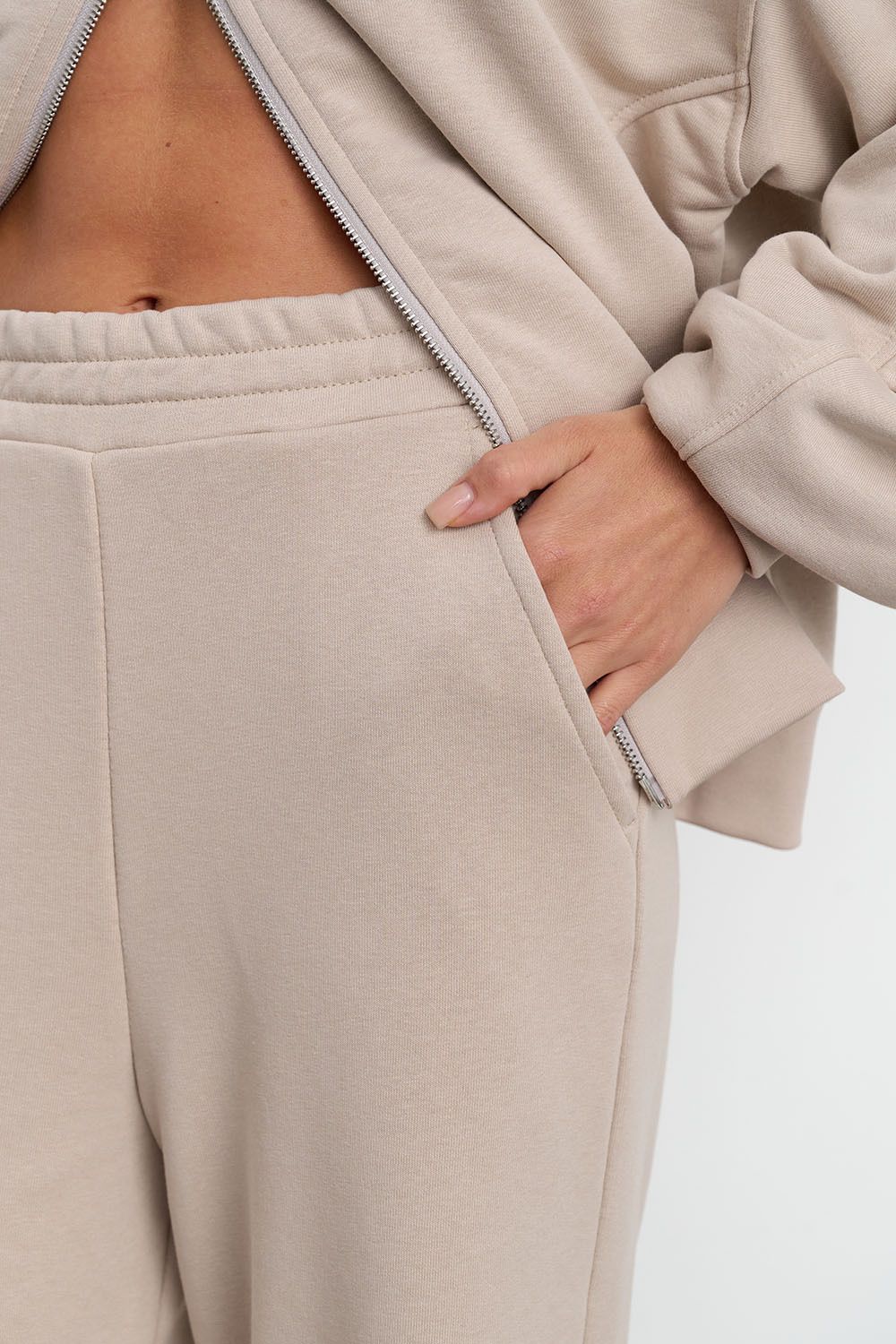 Джоггеры бананы без начеса из премиум футера серо-бежевого цвета