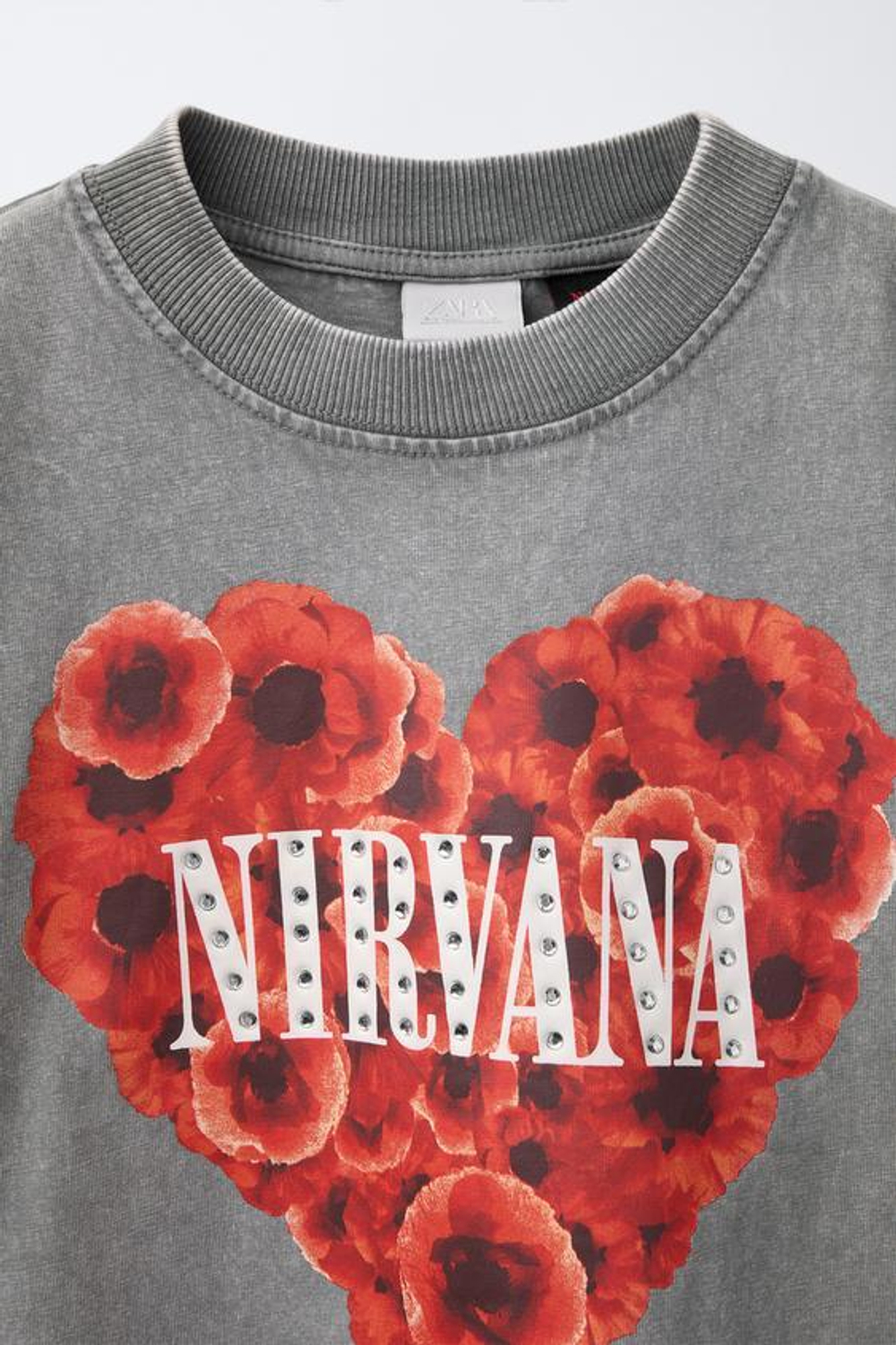 ZARA ФУТБОЛКА С ПРИНТОМ NIRVANA ® И СТРАЗАМИ, СЕРЫЙ