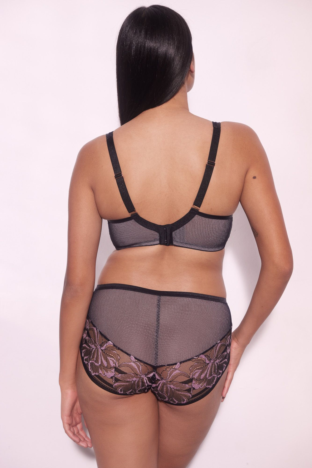 Бюстгальтер-бралетт Glossy Iris с мягкими чашками +size и эффектом мерцания (Размер: 90D) (Цвет: черный с розовым)