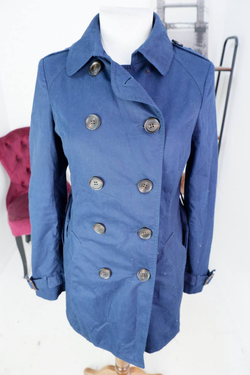 Плащ Stradivarius лаконичный, маркировка М, визуально на 46 размер