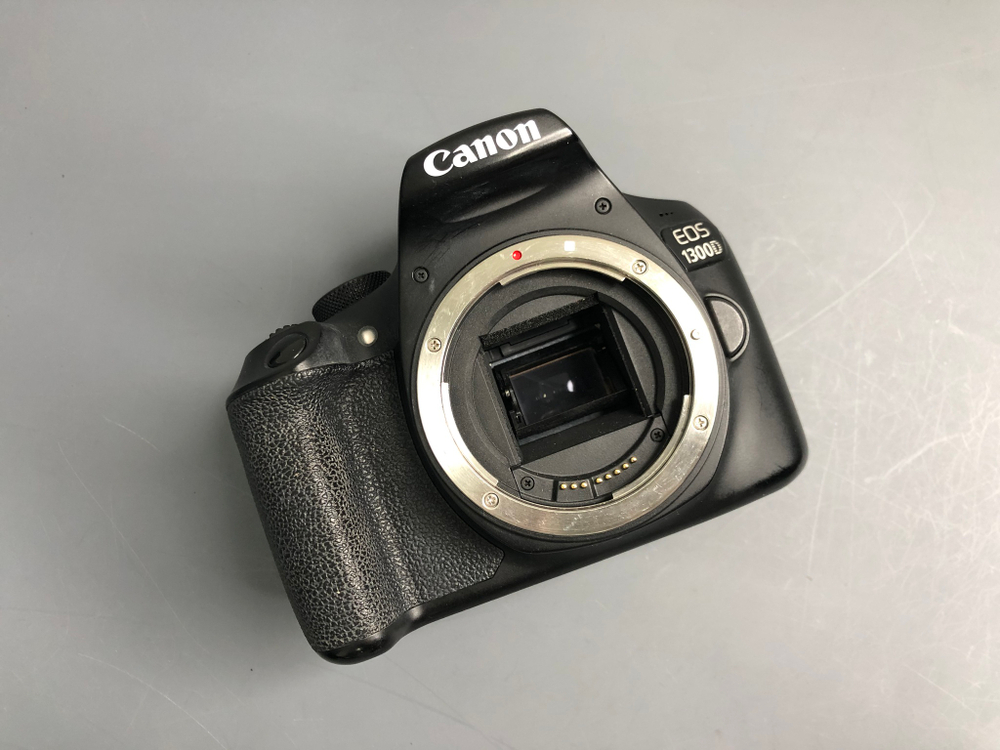 Canon 1300D + 18-55mm 3.5-5.6 IS II 61.000 кадров