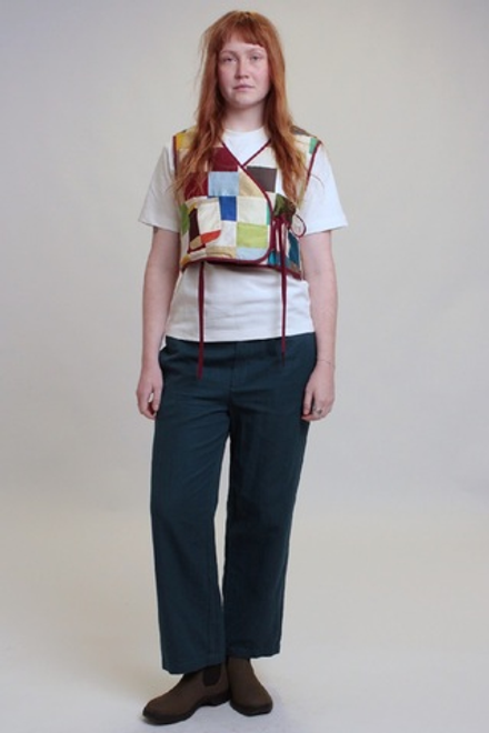 Жилет из шелка с мехом