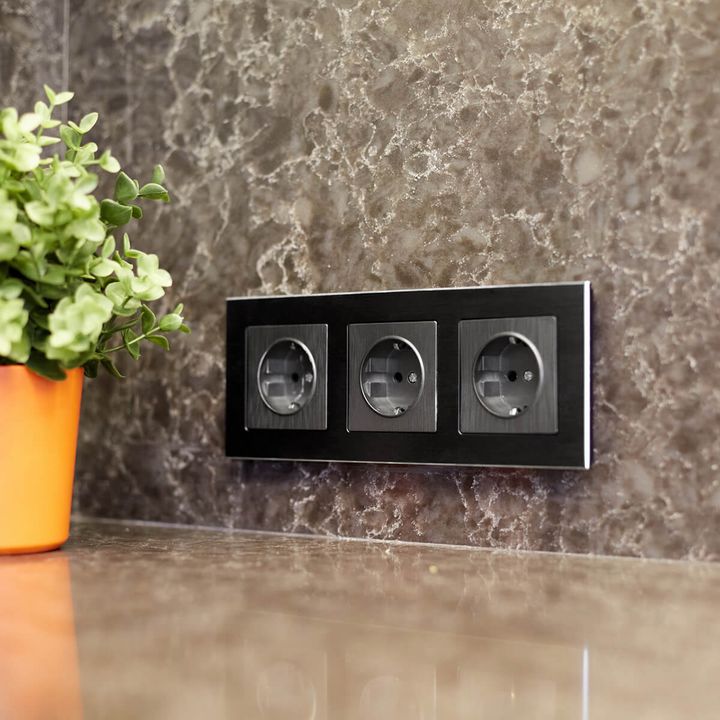 Рамка Werkel Aluminium на 3 поста черный алюминий W0031708 4690389158100