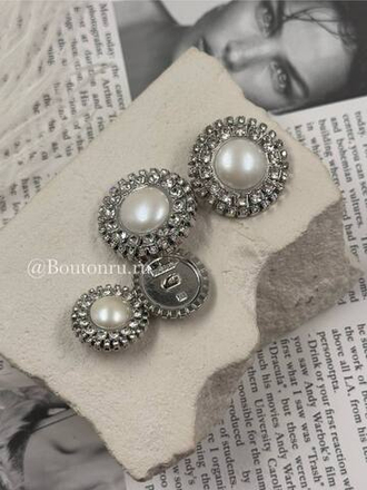 Пуговицы Скиап. серебристые перламутр (жемчуг) со стразами
