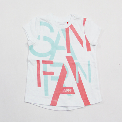 Футболка с принтами букв и застежкой-кнопкой на вороте