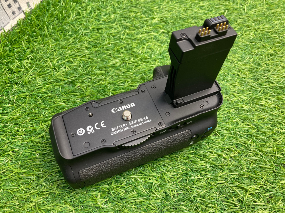 Canon BG-E8