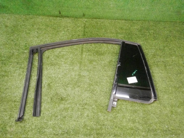 Форточка двери задняя левая Cadillac XT6 (2019-н.в.)