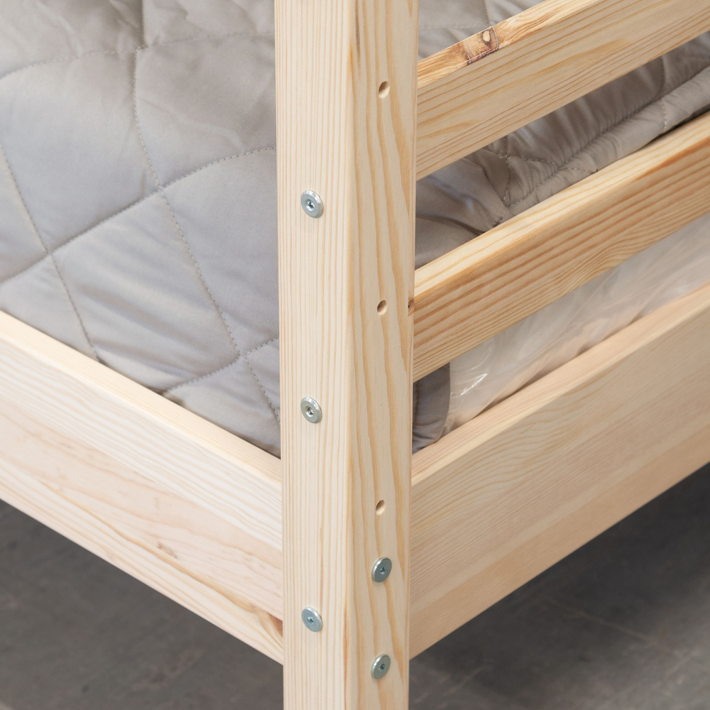 Кровать-домик Альков 90х190 из массива сосны с настилом и бортиками, в лаке