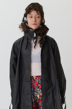 Косынка из шелка черная в белый горох