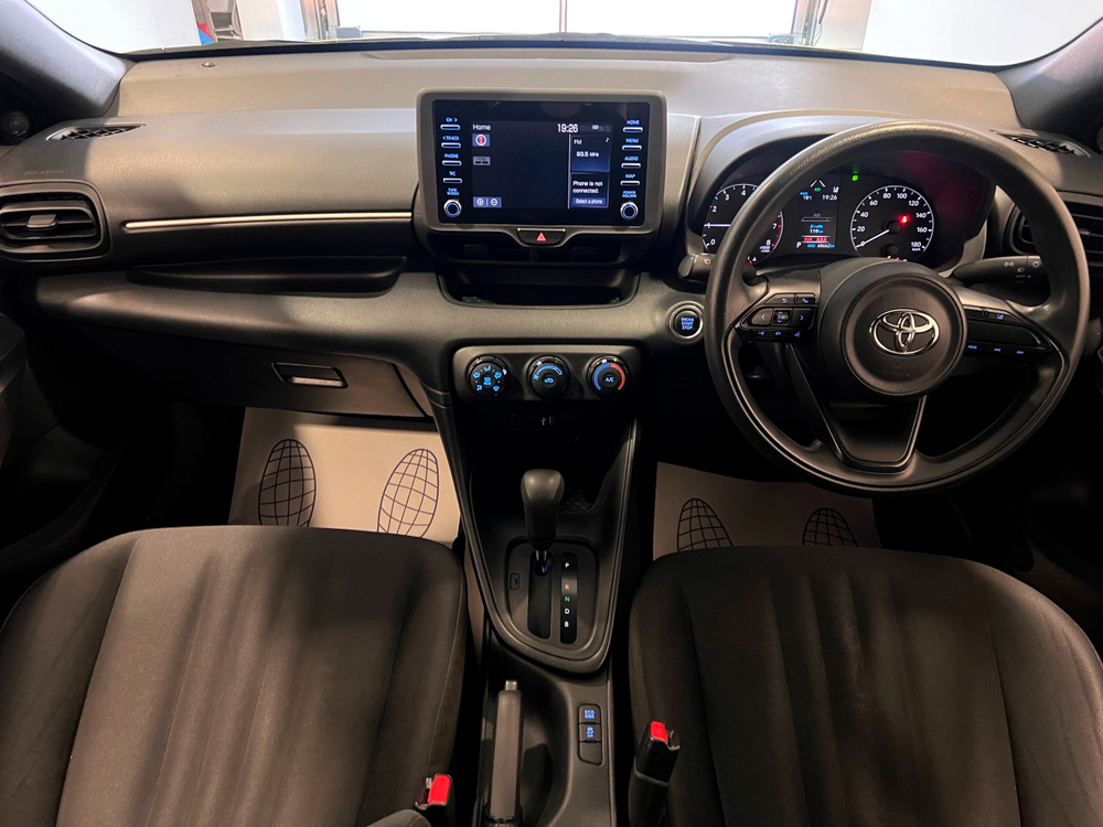 Toyota Yaris, 2020 год