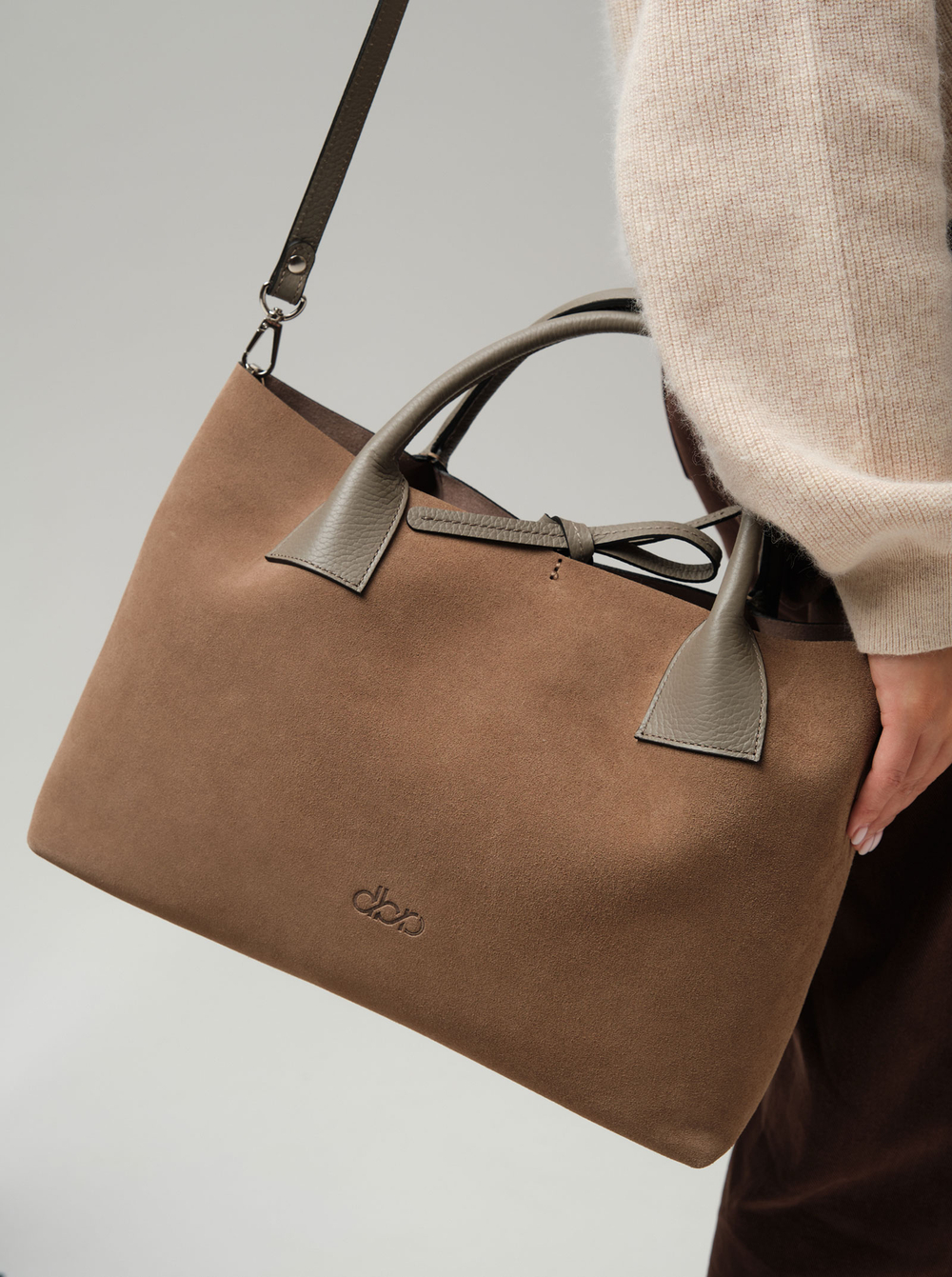 Замшевая сумка Iris DBR 31372 серо-коричневый