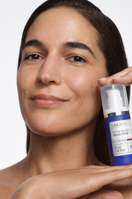 Tinted & Protect cream SPF 50 - Солнцезащитный крем для лица с тонирующим эффектом SPF 50, 30 мл