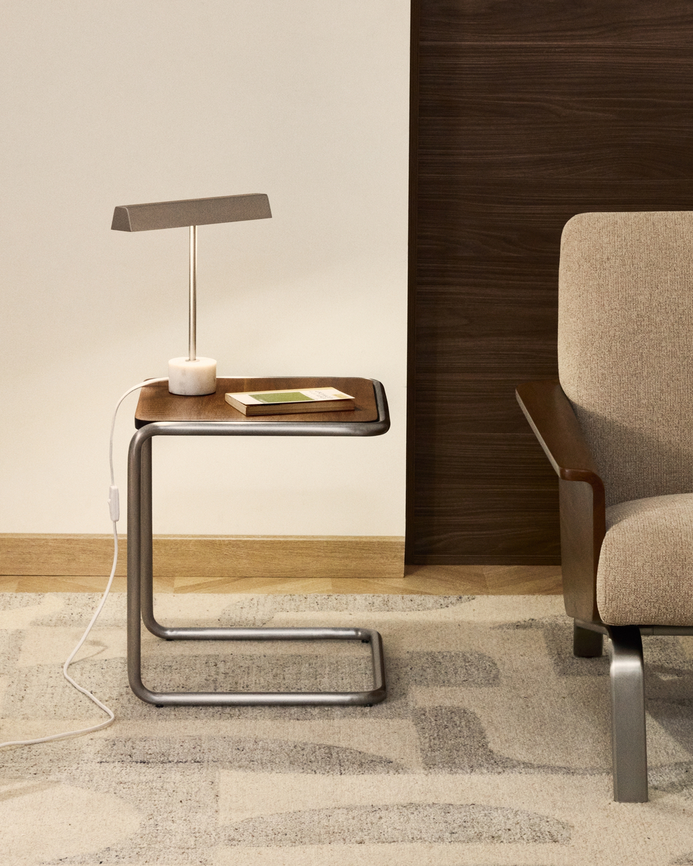 Журнальный столик Tarsel из 100% орехового шпона с конструкцией из матовой стали