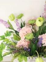 Композиция в ящике "Гортензия и тюльпаны"